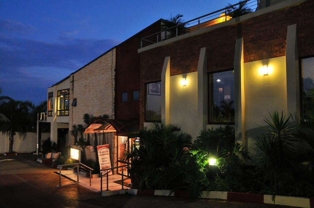 2Ten Hotel Sibasa Bagian luar foto