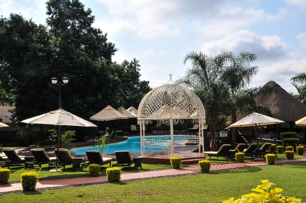 2Ten Hotel Sibasa Bagian luar foto